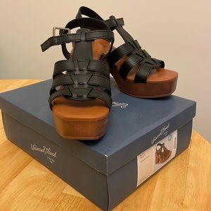 Universal Thread Beth Platform Heels